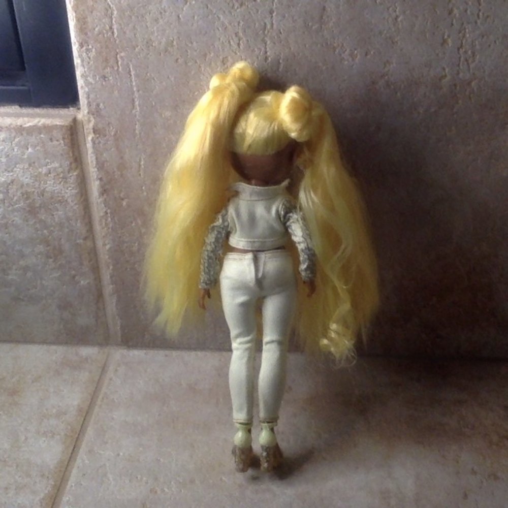 Rainbow high doll - Picture 2 of 3